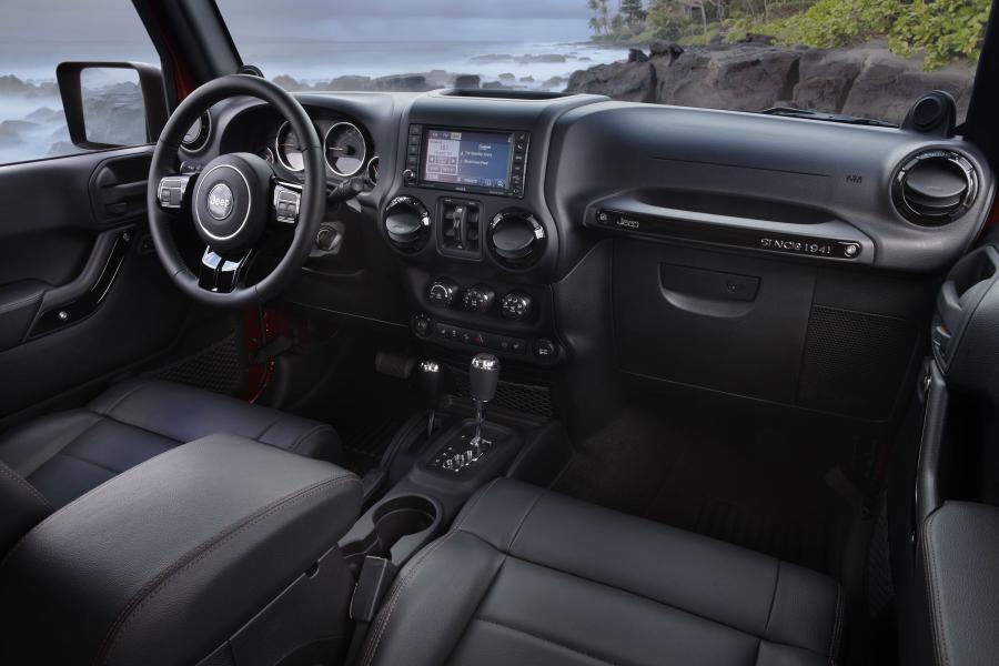  Jeep Wrangler Unlimited Altitude 2012 года  (фото 8 из 14)